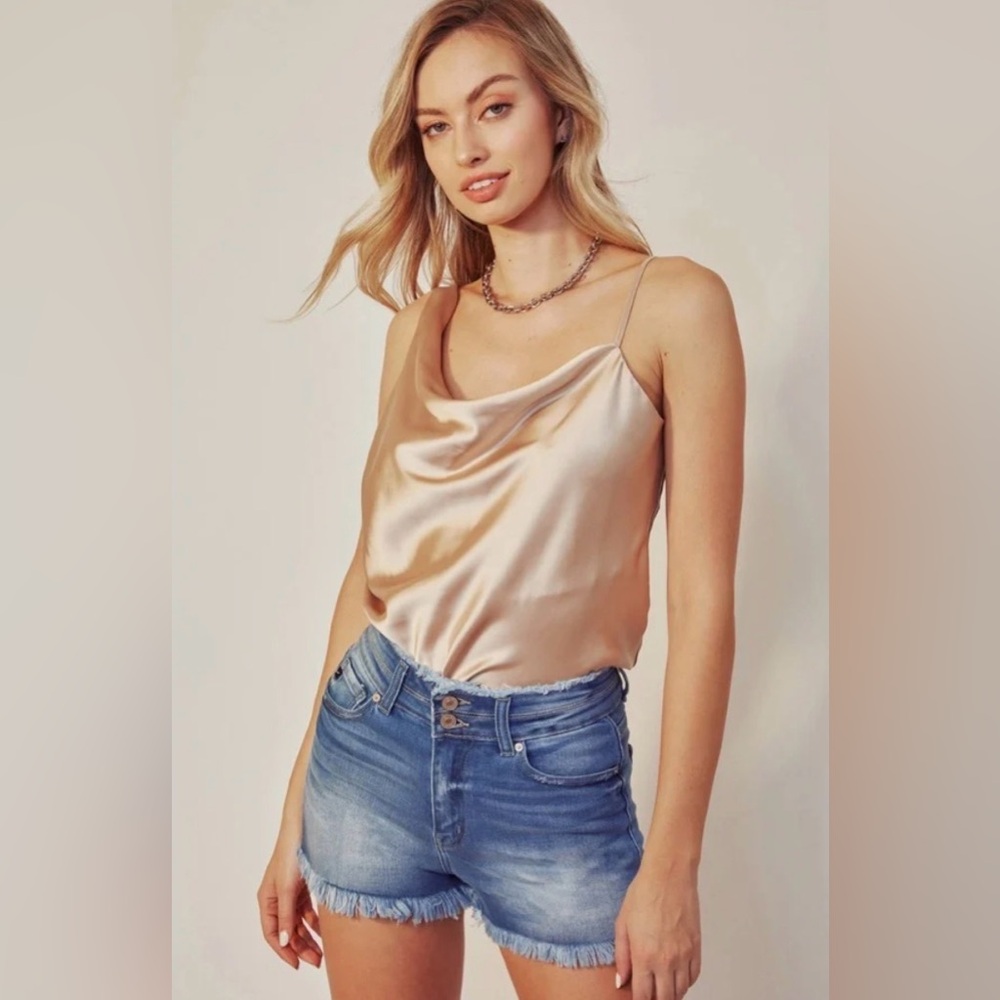 KanCan High Rise Frayed Denim Shorts – Medium Wash 🌞